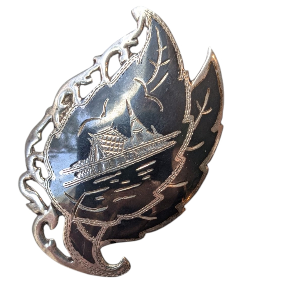 Elegant Vintage Sterling Silver Leaf Brooch